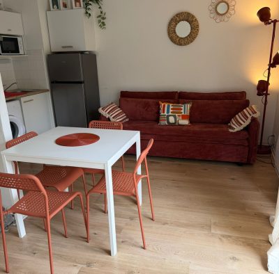 Coin repas & coin détente - location vacances T2 Capvern-les-Bains